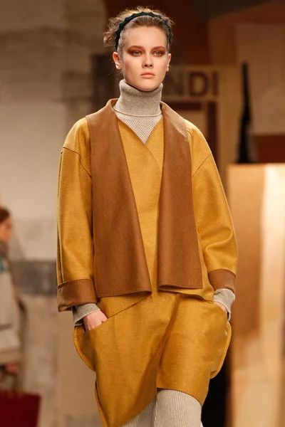 Look 53